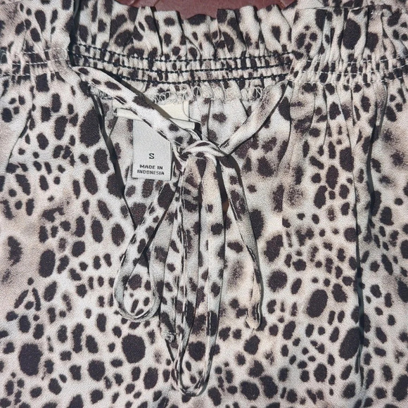 💖Leopard Print Top. A New Day - Picture 8 of 9